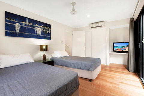 Shorelines - Accommodation 4U 7