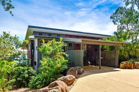 Shorelines - Accommodation 4U 19