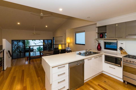 Shorelines - Accommodation 4U 23