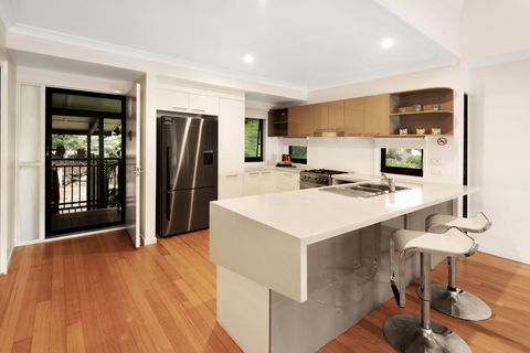 Shorelines - Accommodation 4U 14