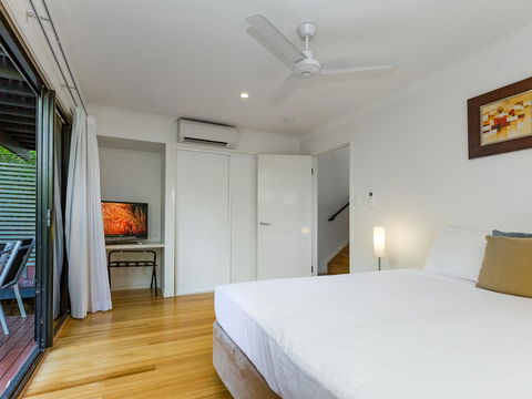 Shorelines - Accommodation 4U 42