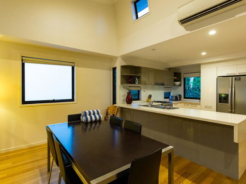 Shorelines - Accommodation 4U 22