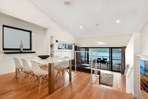 Shorelines - Accommodation 4U 13