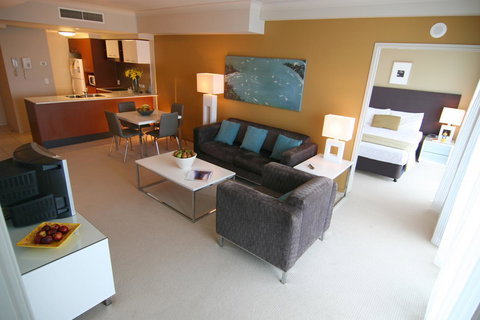 Mantra Towers Of Chevron - Accommodation 4U 16