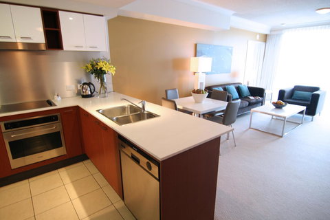 Mantra Towers Of Chevron - Accommodation 4U 13