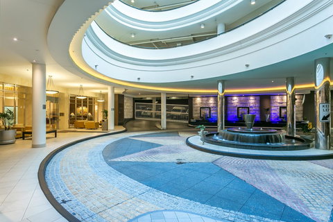 Mantra Towers Of Chevron - Accommodation 4U 5