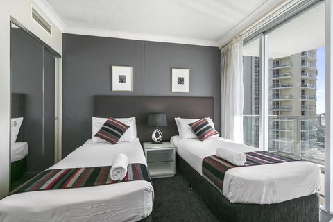 Mantra Towers Of Chevron - Accommodation 4U 21