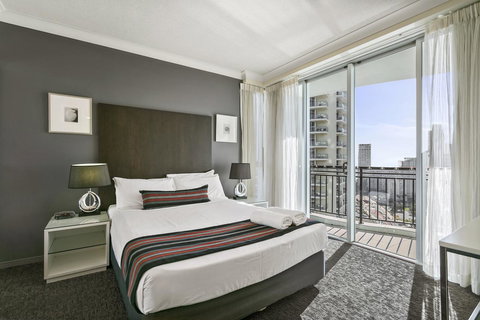 Mantra Towers Of Chevron - Accommodation 4U 22