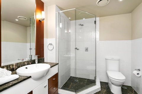 Mantra Towers Of Chevron - Accommodation 4U 18