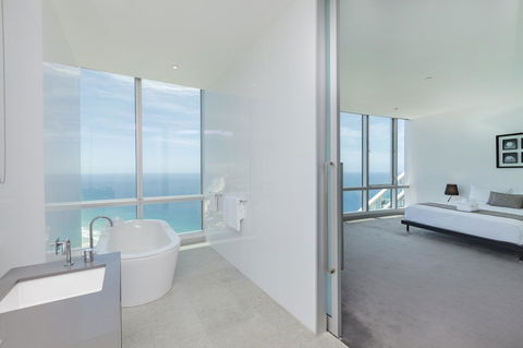 Q1 Resort & Spa - Official - Accommodation 4U 12