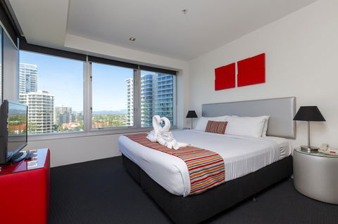 Q1 Resort & Spa - Official - Accommodation 4U 9