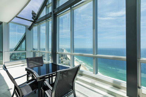 Q1 Resort & Spa - Official - Accommodation 4U 15