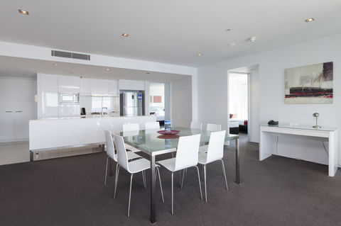 Q1 Resort & Spa - Official - Accommodation 4U 36