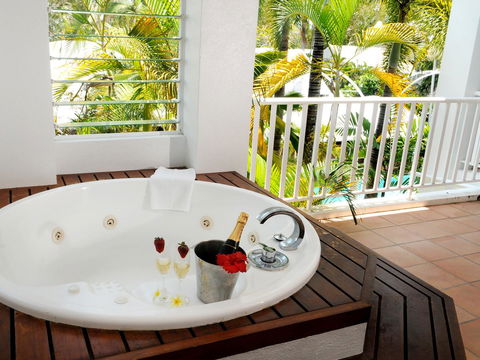 The Reef House Adults Retreat - Enjoy 28 Complimentary Inclusions - Accommodation 4U 16