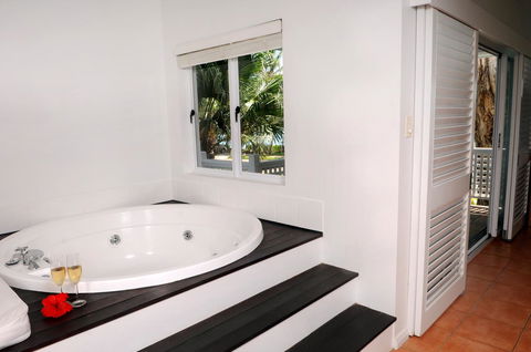 The Reef House Adults Retreat - Enjoy 28 Complimentary Inclusions - Accommodation 4U 28
