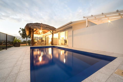 Whitsunday Luxury Homes - Accommodation 4U 0