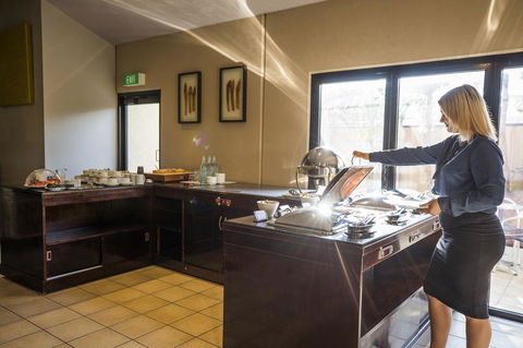 Emerald Maraboon Motor Inn - Accommodation 4U 19