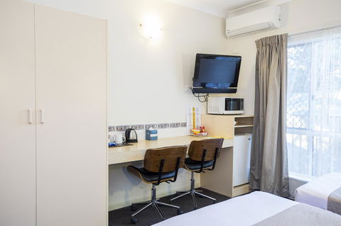 Emerald Maraboon Motor Inn - Accommodation 4U 43