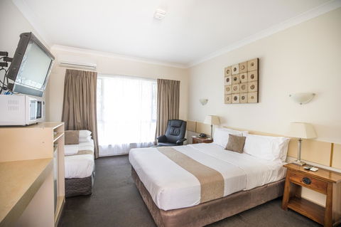 Emerald Maraboon Motor Inn - Accommodation 4U 40