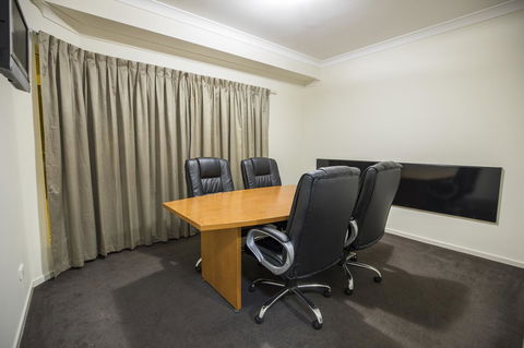 Emerald Maraboon Motor Inn - Accommodation 4U 12