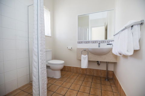 Emerald Maraboon Motor Inn - Accommodation 4U 38