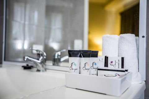 Emerald Maraboon Motor Inn - Accommodation 4U 1