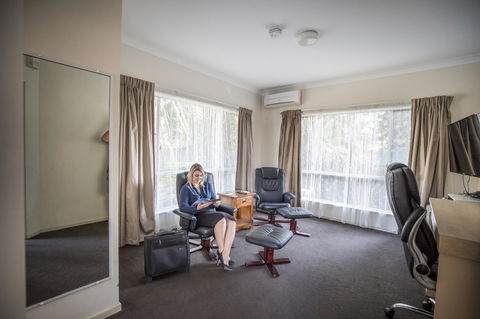 Emerald Maraboon Motor Inn - Accommodation 4U 44