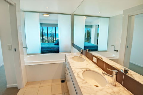 Reflections Tower Two - Accommodation 4U 14
