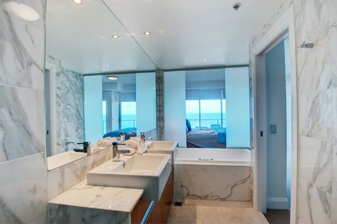 Reflections Tower Two - Accommodation 4U 1