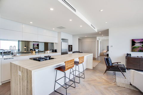 Iconic Kirra Beach Resort - Accommodation 4U 24