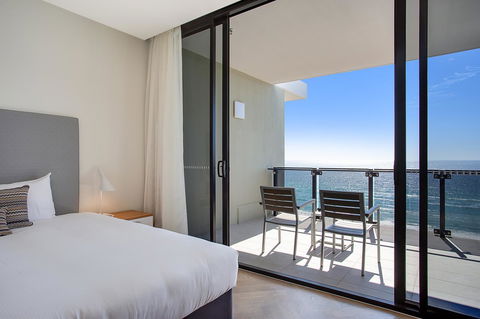 Iconic Kirra Beach Resort - Accommodation 4U 35
