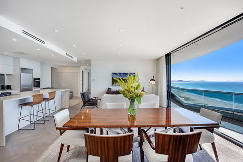 Iconic Kirra Beach Resort - Accommodation 4U 25