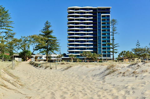 Iconic Kirra Beach Resort - Accommodation 4U 7