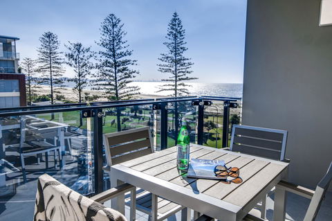 Iconic Kirra Beach Resort - Accommodation 4U 17