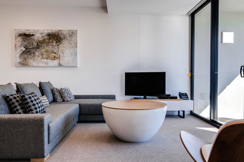 Iconic Kirra Beach Resort - Accommodation 4U 3