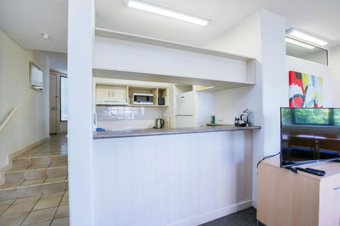 Tiki Hotel Apartments Surfers Paradise - Accommodation 4U 9
