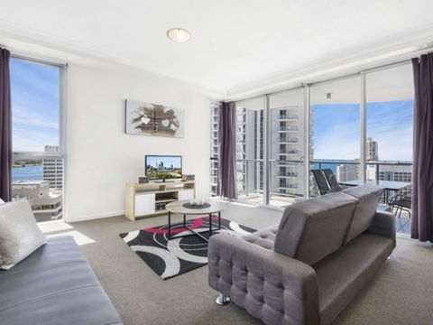 Beach Stay - Ocean & Riverview Resort Chevron Renaissance Central Surfers Paradise - Accommodation 4U 3