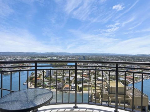 Beach Stay - Ocean & Riverview Resort Chevron Renaissance Central Surfers Paradise - Accommodation 4U 14