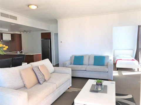Beach Stay - Ocean & Riverview Resort Chevron Renaissance Central Surfers Paradise - Accommodation 4U 19