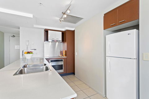 Beach Stay - Ocean & Riverview Resort Chevron Renaissance Central Surfers Paradise - Accommodation 4U 5