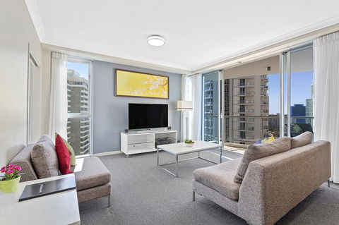 Beach Stay - Ocean & Riverview Resort Chevron Renaissance Central Surfers Paradise - Accommodation 4U 7