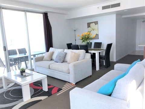 Beach Stay - Ocean & Riverview Resort Chevron Renaissance Central Surfers Paradise - Accommodation 4U 18
