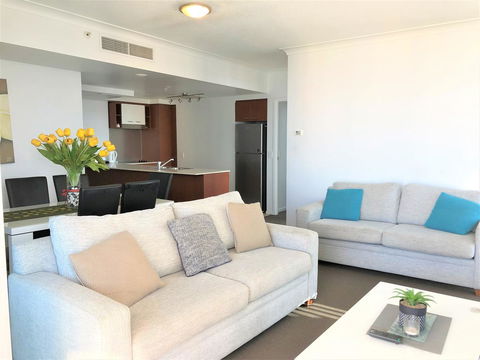Beach Stay - Ocean & Riverview Resort Chevron Renaissance Central Surfers Paradise - Accommodation 4U 20
