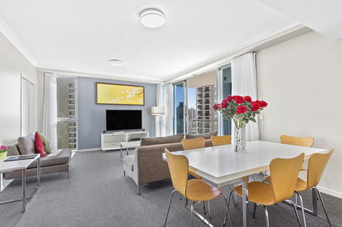 Beach Stay - Ocean & Riverview Resort Chevron Renaissance Central Surfers Paradise - Accommodation 4U 10