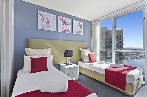 Beach Stay - Ocean & Riverview Resort Chevron Renaissance Central Surfers Paradise - Accommodation 4U 9