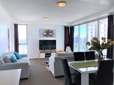 Beach Stay - Ocean & Riverview Resort Chevron Renaissance Central Surfers Paradise - Accommodation 4U 17