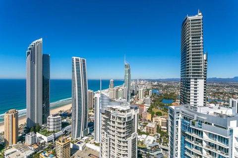 Beach Stay - Ocean & Riverview Resort Chevron Renaissance Central Surfers Paradise - Accommodation 4U 23