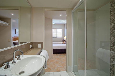 Coral Sands Beachfront Resort - Accommodation 4U 24