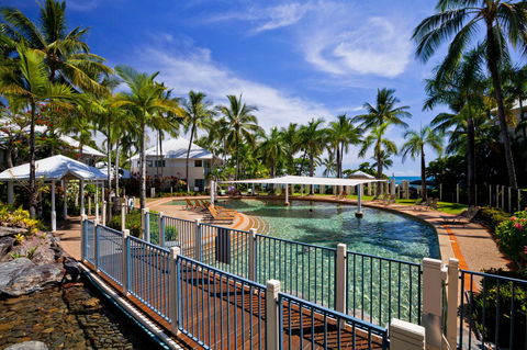 Coral Sands Beachfront Resort - Accommodation 4U 5