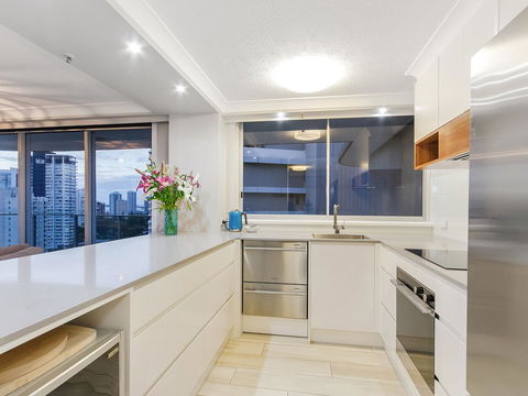 Sunbird Beach Resort Main Beach - Accommodation 4U 8